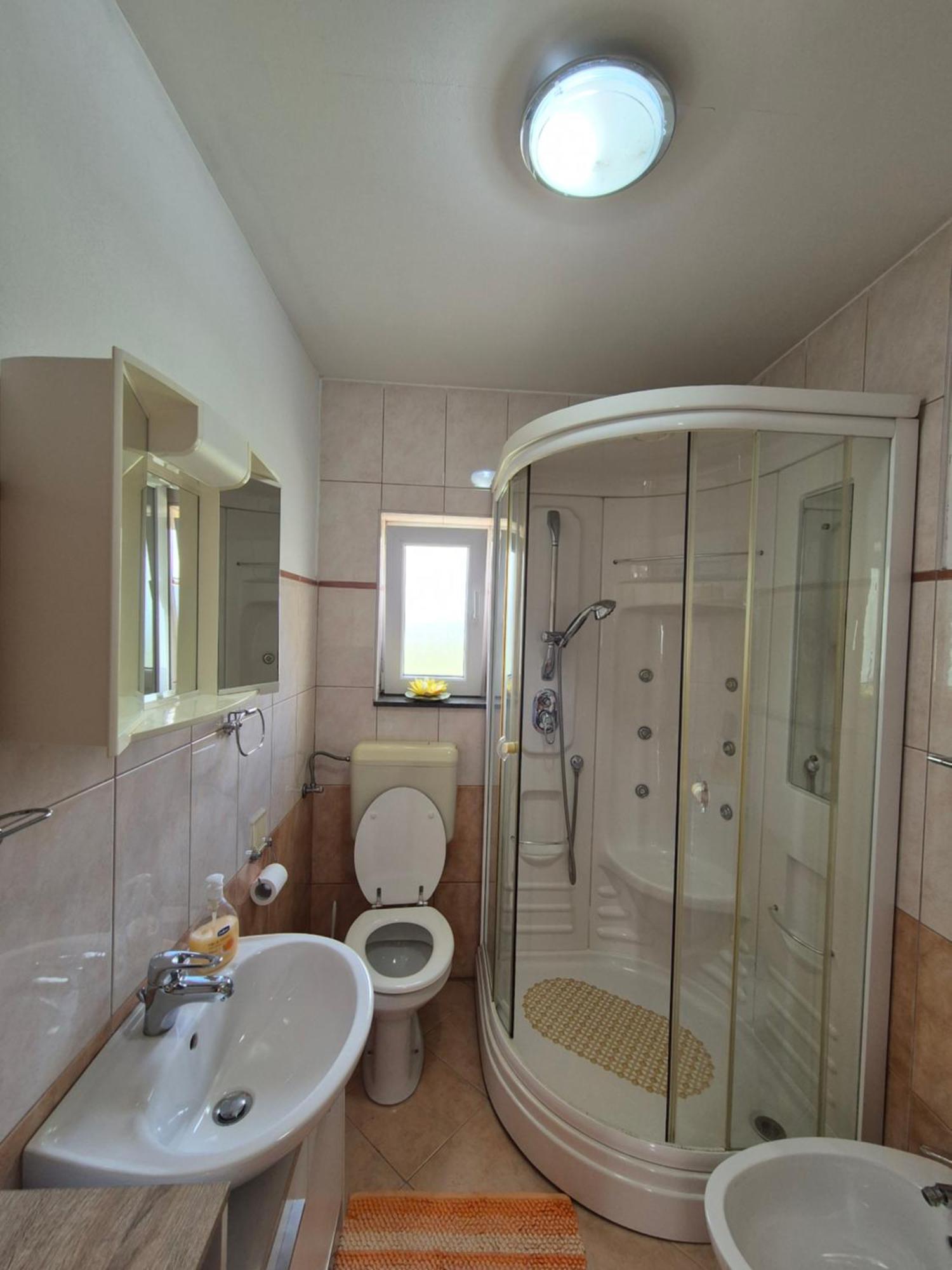 Apartman Lucija Apartment Pridraga Bagian luar foto